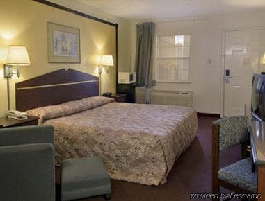 Knights Inn Midland Habitación foto